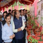 Chief Minister Shri Jai Ram Thakur evincing keen interest in the exhibition on the occasion of world Environment day - 2018 at Sundernagar in Mandi on 5 June 2018.